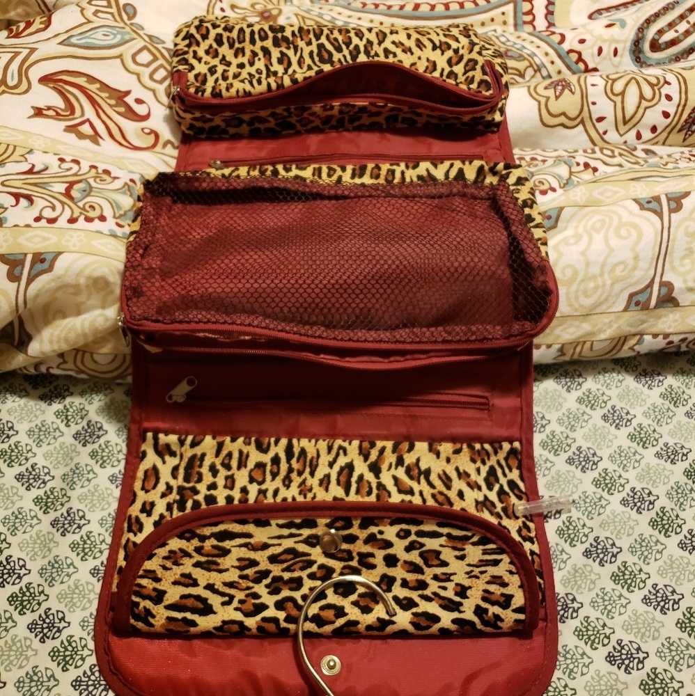 Hanging makeup bag